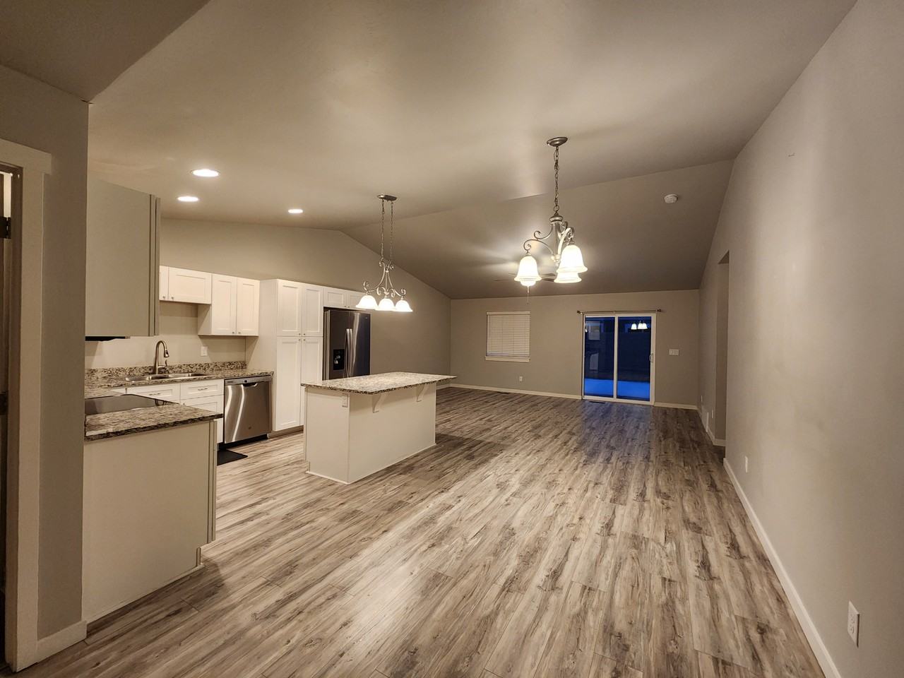 816 Foxglove Dr - Photo 2 of 19