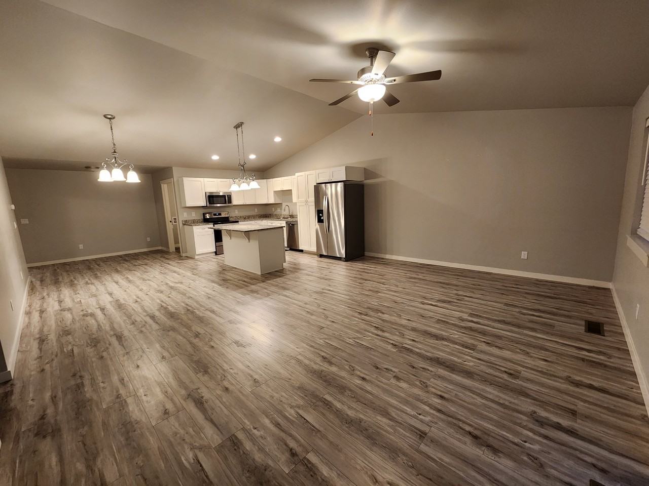 816 Foxglove Dr - Photo 3 of 19