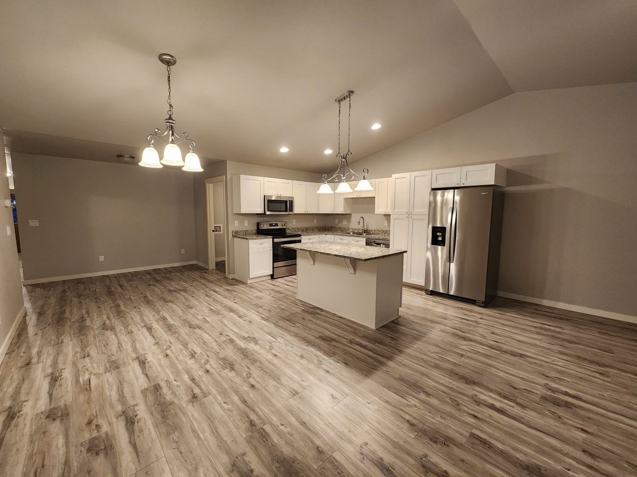 816 Foxglove Dr - Photo 4 of 19