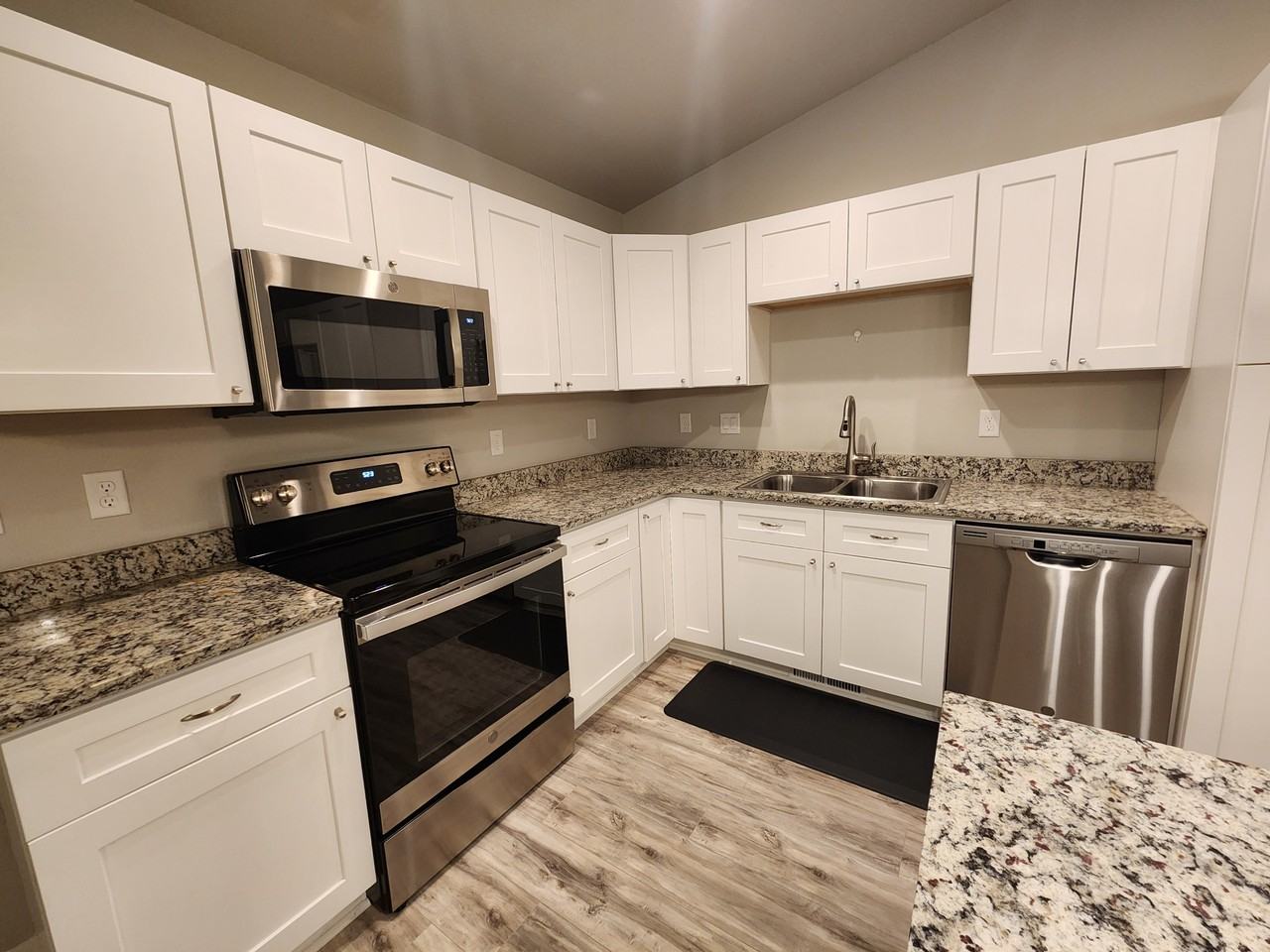 816 Foxglove Dr - Photo 6 of 19