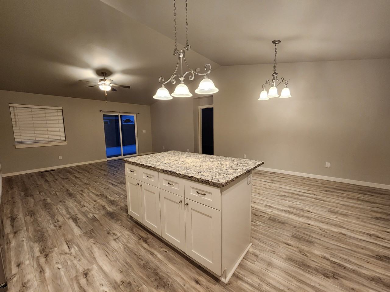 816 Foxglove Dr - Photo 7 of 19