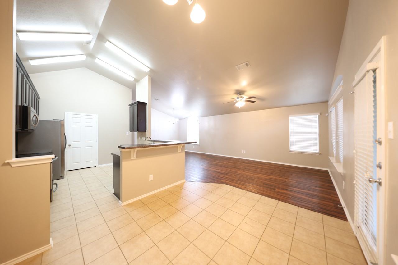 1004 Starlight Dr - Photo 7 of 21