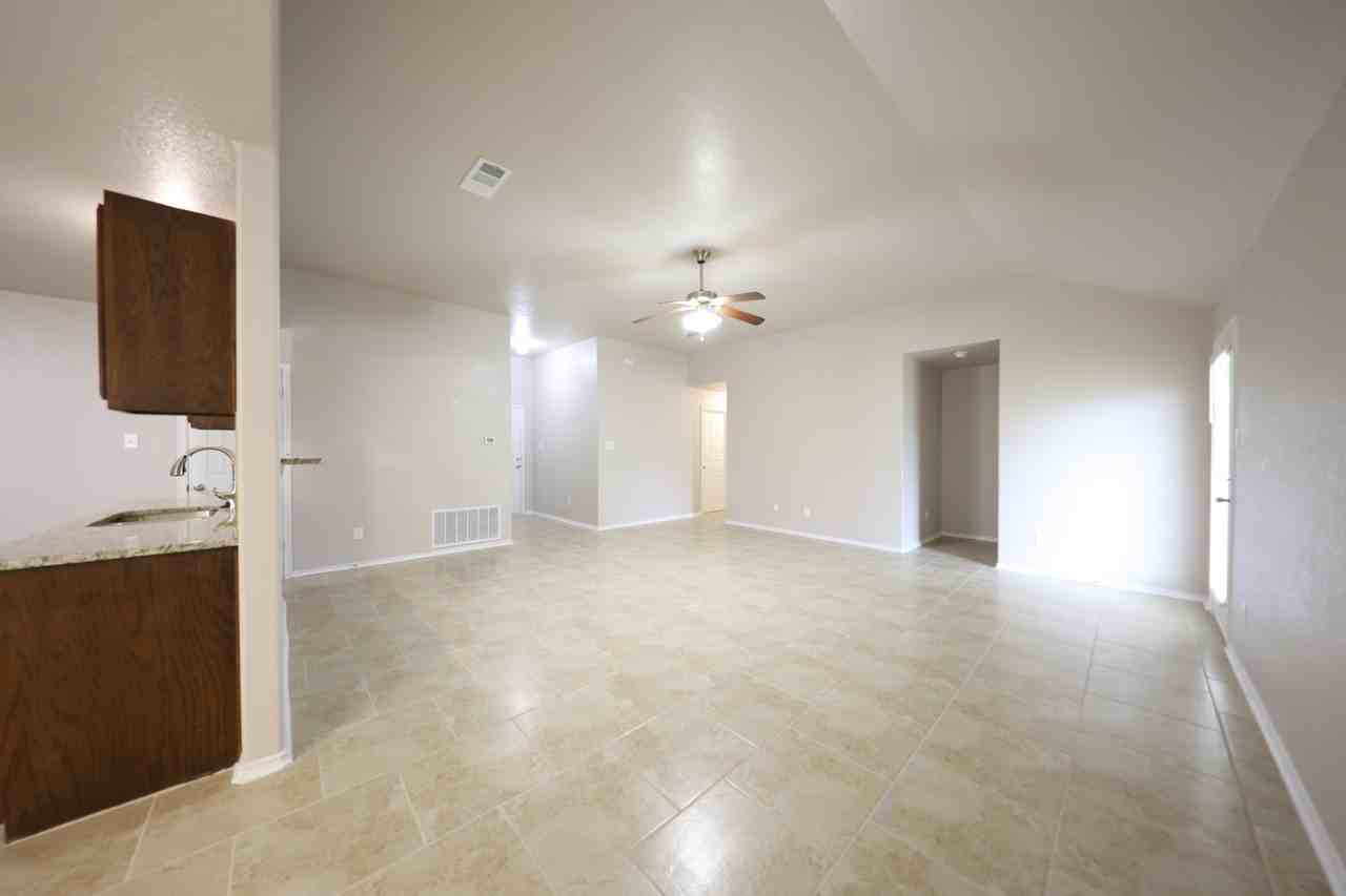 810 Leah Dr - Photo 4 of 21