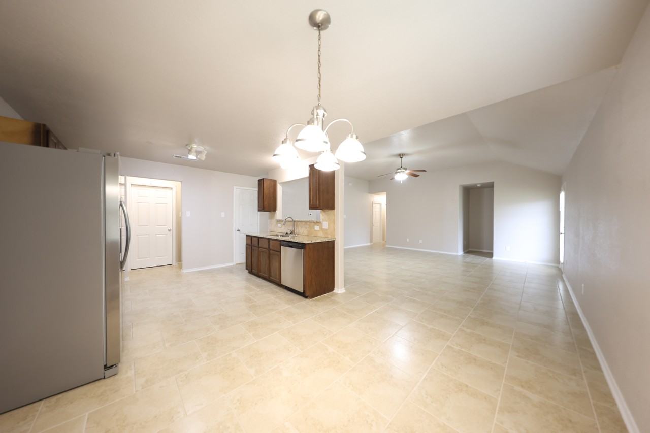 810 Leah Dr - Photo 6 of 21