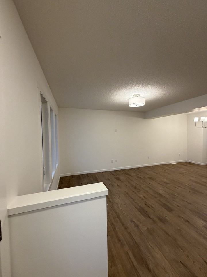 1271 Keswick Dr Sw - Photo 3 of 50