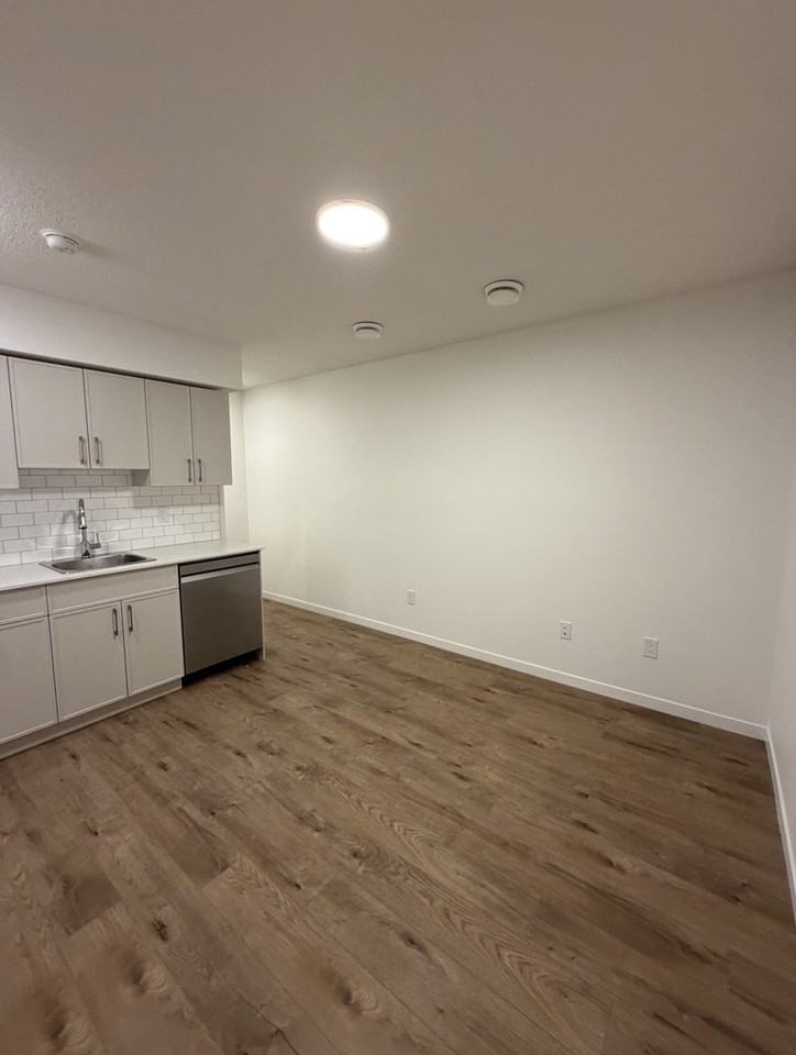 1271 Keswick Dr Sw - Photo 2 of 11