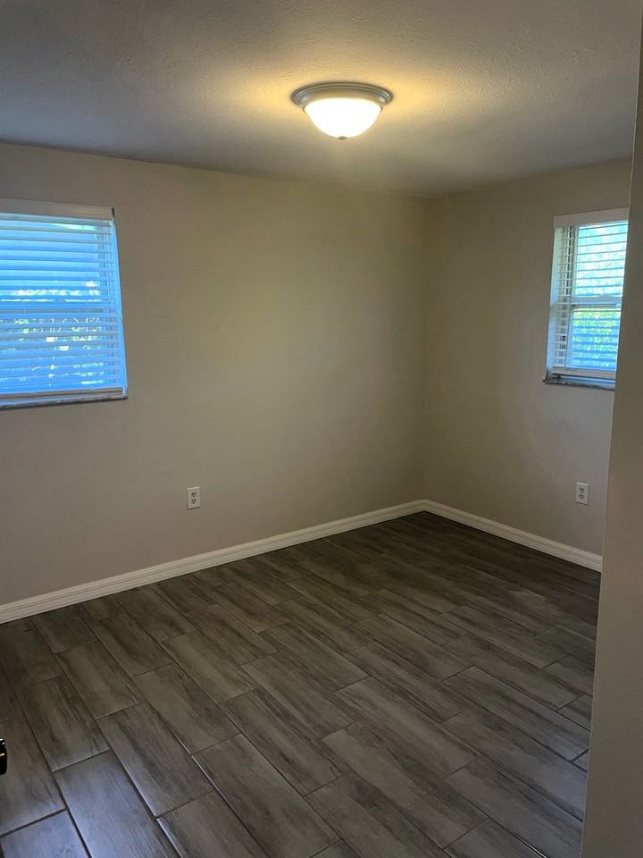 2173 Barry Dr - Photo 7 of 9