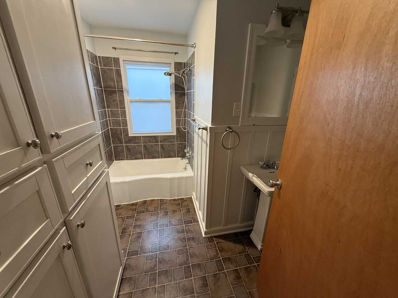 411 Franklin Ave - Photo 6 of 9