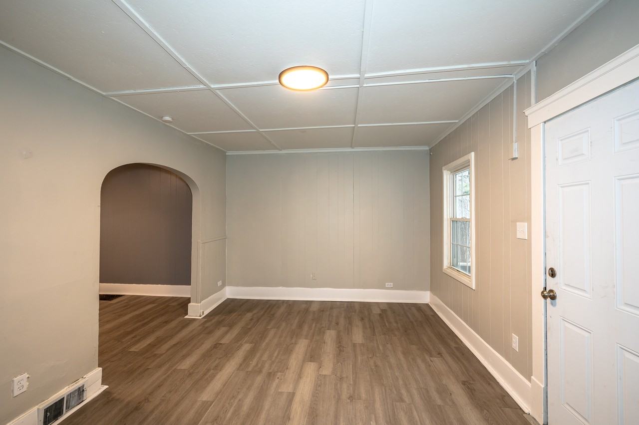 2828 Apple Ave - Photo 2 of 16