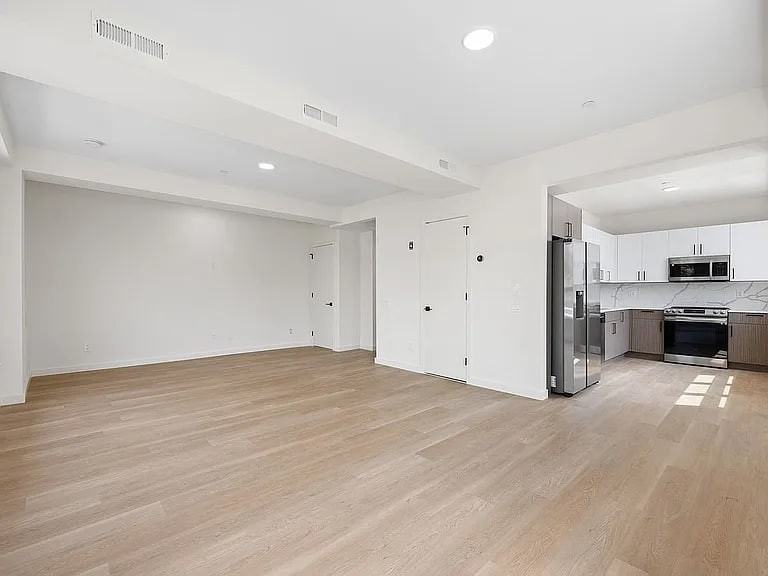 3144 Emmons Ave - Photo 3 of 14