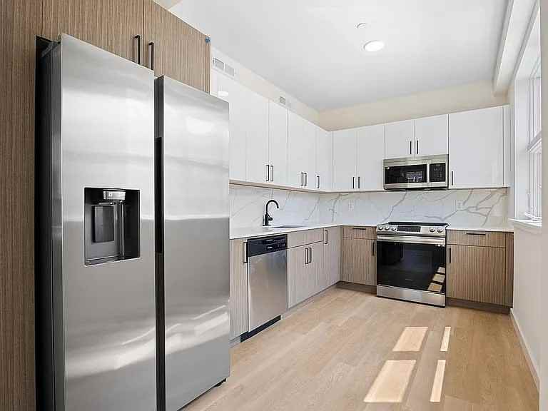 3144 Emmons Ave - Photo 4 of 14