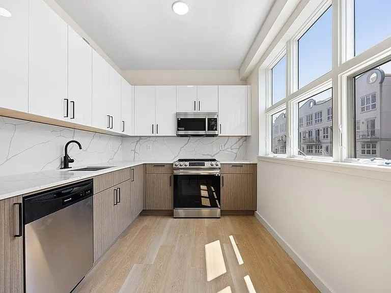 3144 Emmons Ave - Photo 5 of 14