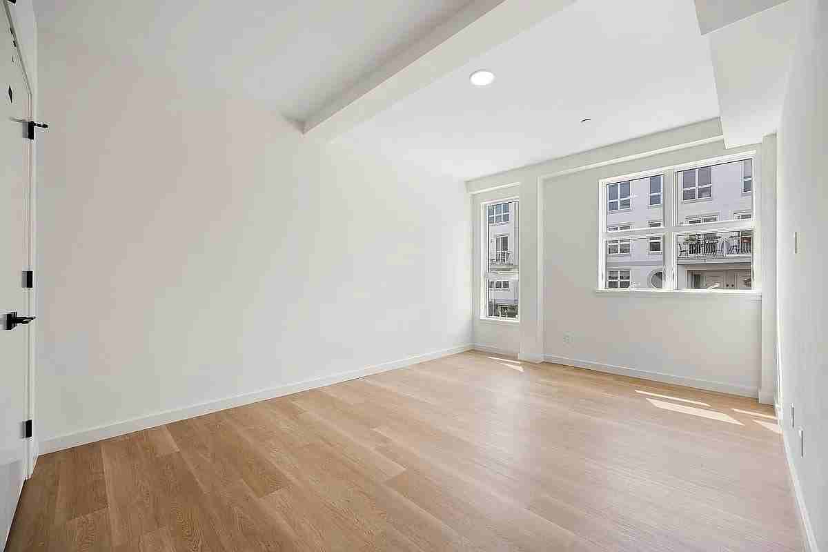 3144 Emmons Ave - Photo 7 of 14