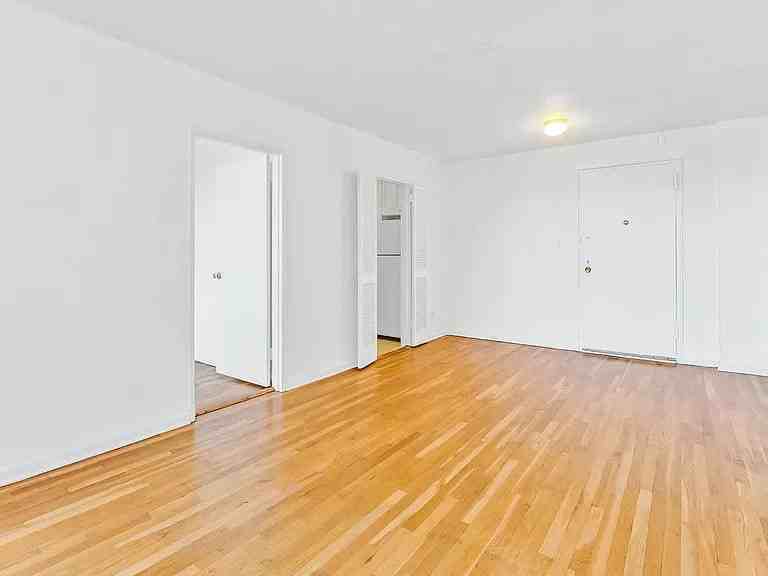 4601 39th Ave - Photo 2 of 12