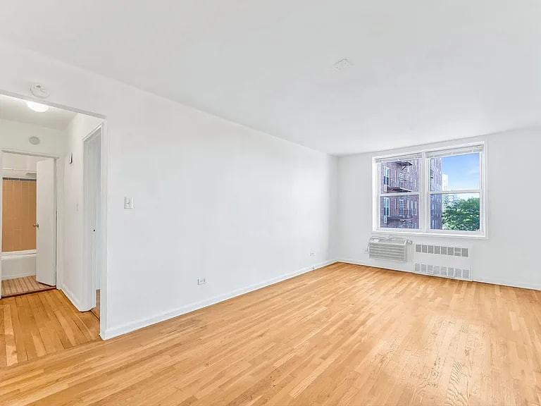 4601 39th Ave - Photo 3 of 12