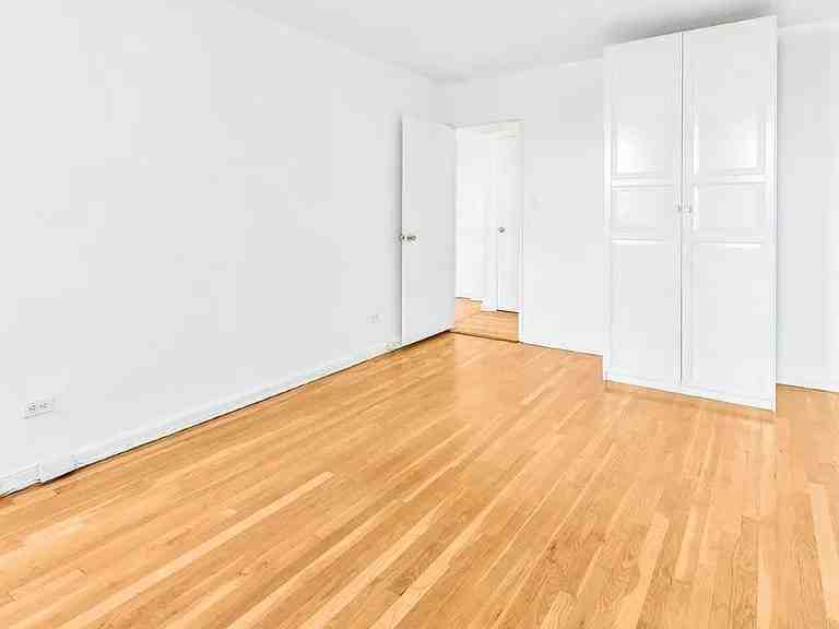 4601 39th Ave - Photo 6 of 12