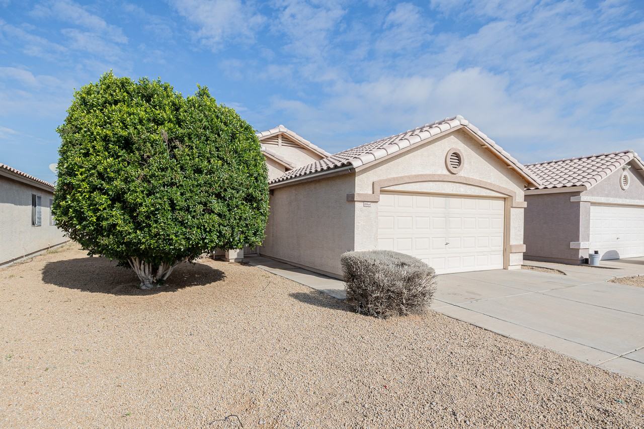 10864 W Devonshire Ave - Photo 3 of 24