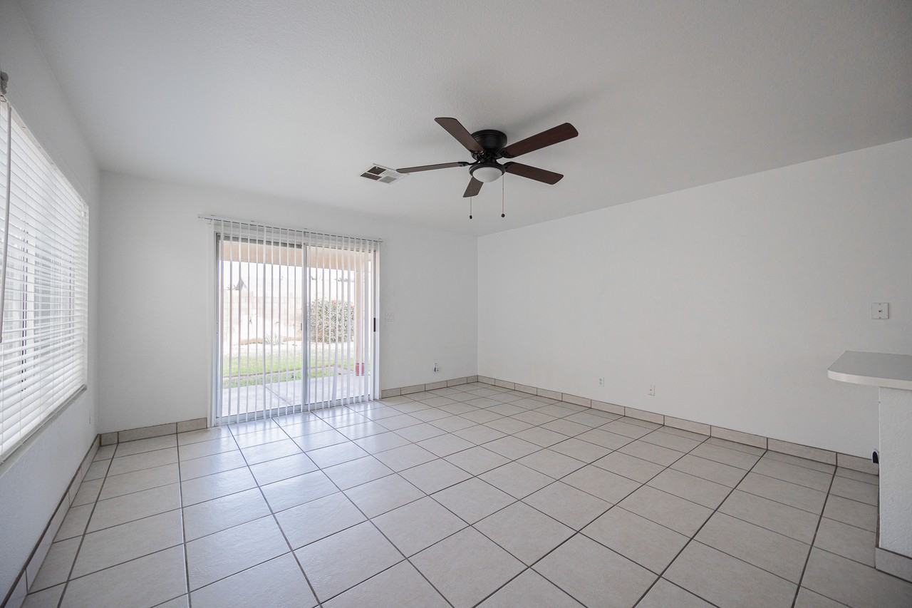 10864 W Devonshire Ave - Photo 6 of 24