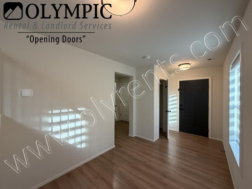 1093 91st Ave Se - Photo 2 of 37