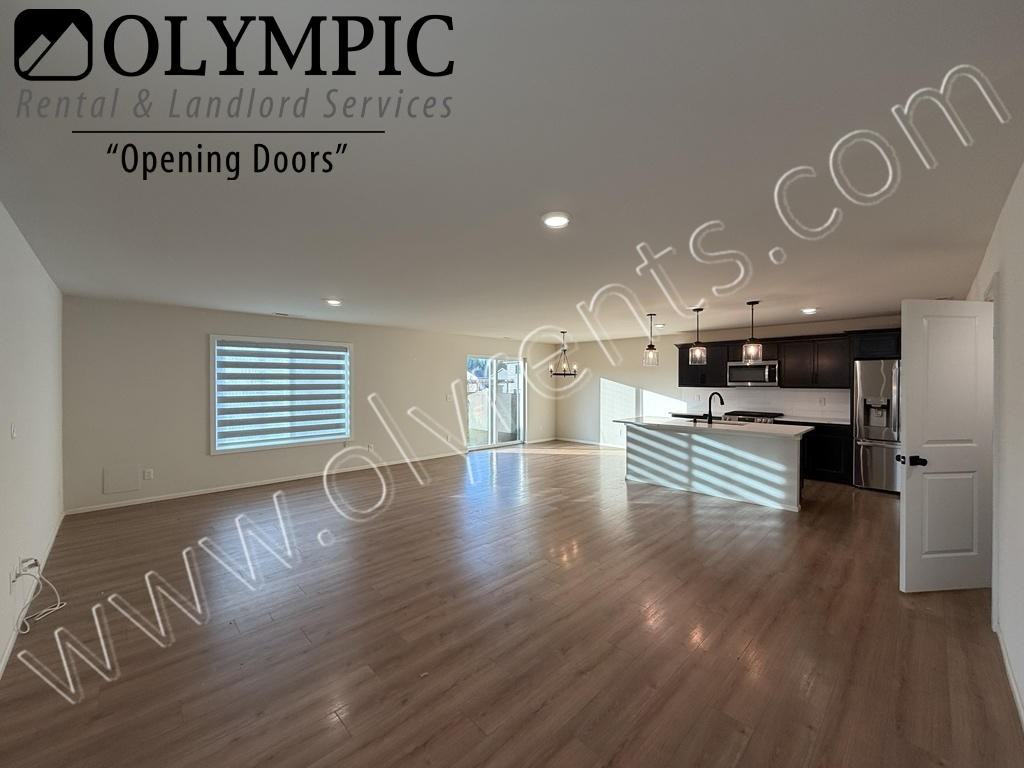 1093 91st Ave Se - Photo 4 of 37