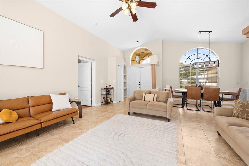 12114 Elston St - Photo 5 of 40