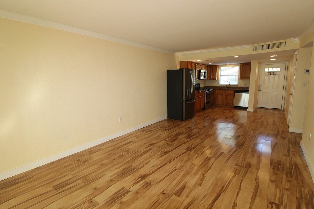 942 La Costa Cir #3 - Photo 5 of 22