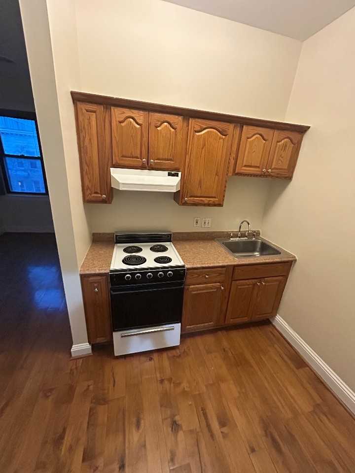 1719 Saint Paul St - Photo 3 of 13