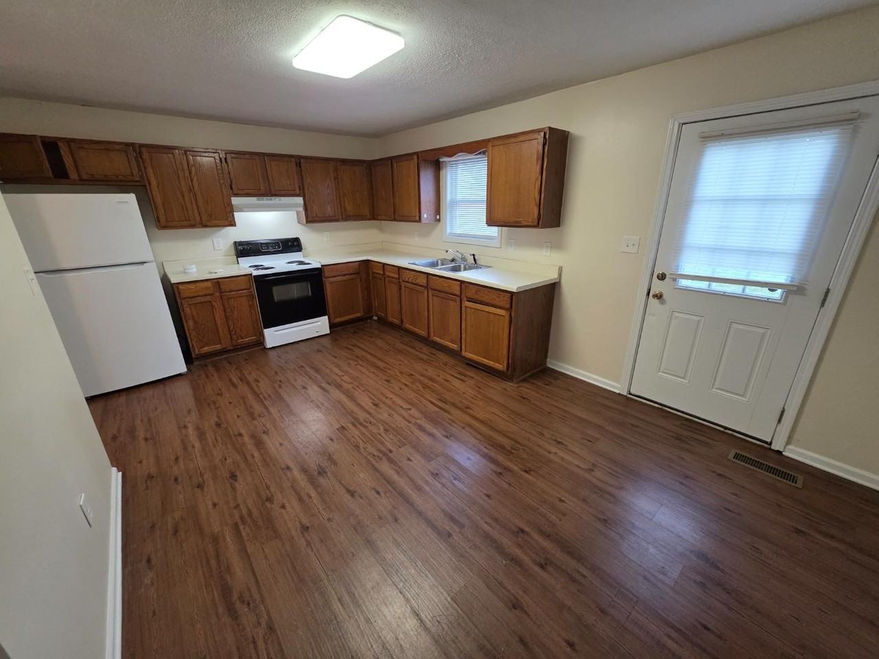 201 Wildwood Dr - Photo 7 of 11