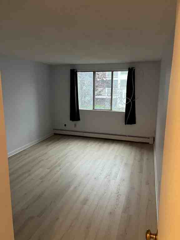 7 Woodcrest Ct #4 - Photo 4 of 8