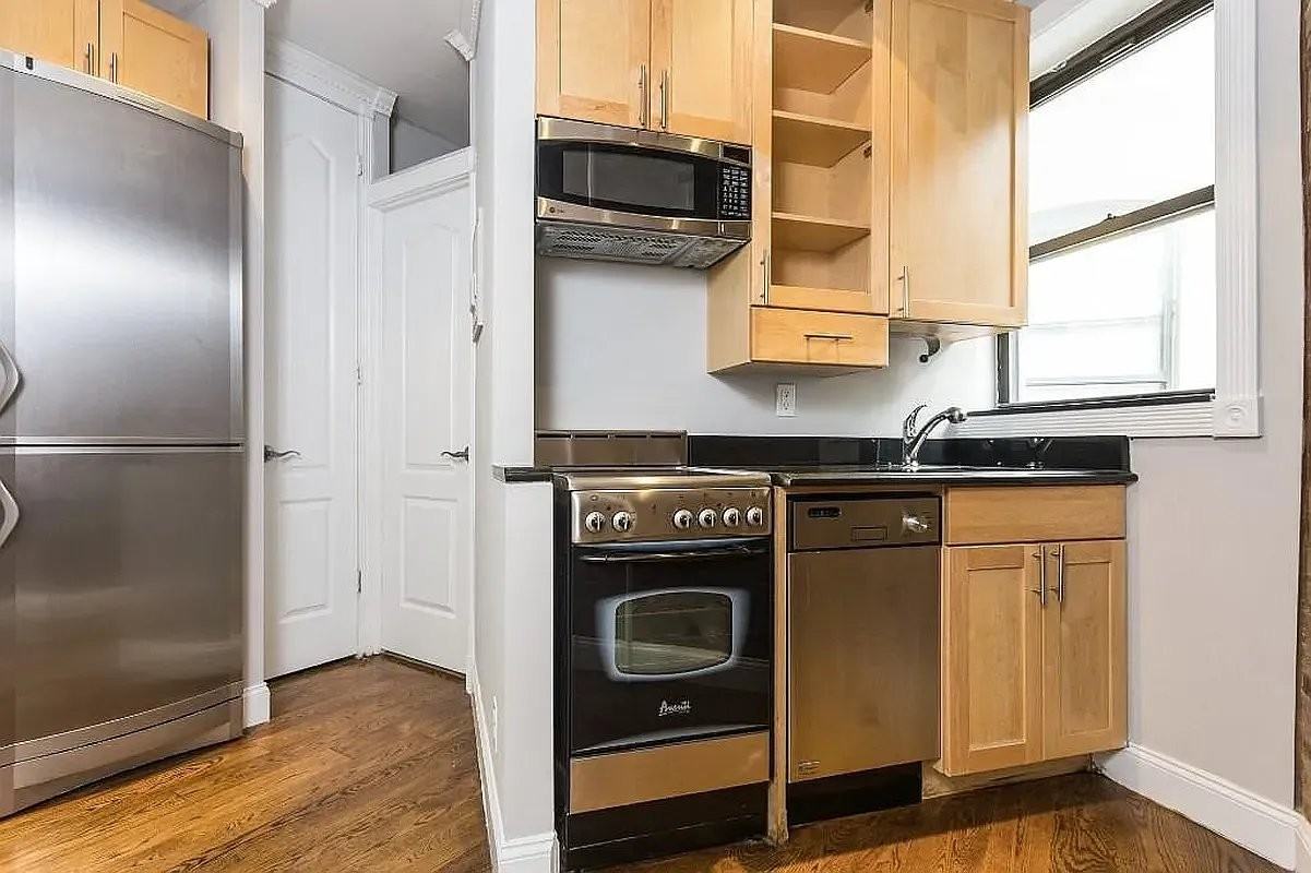 232 Elizabeth St #5E - Photo 3 of 4