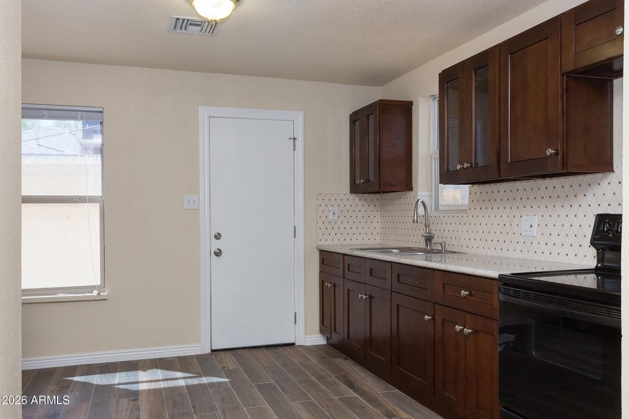 1646 E Indianola Ave Apt 1 #1 - Photo 2 of 29