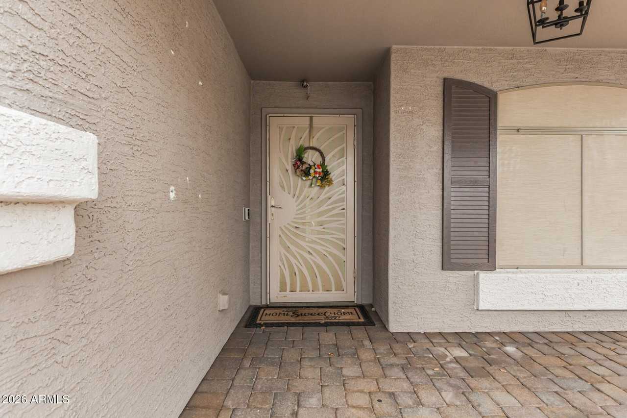 11114 W Pierson St - Photo 5 of 49