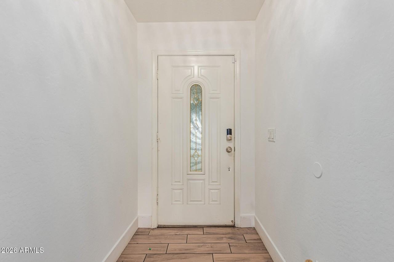 11114 W Pierson St - Photo 6 of 49