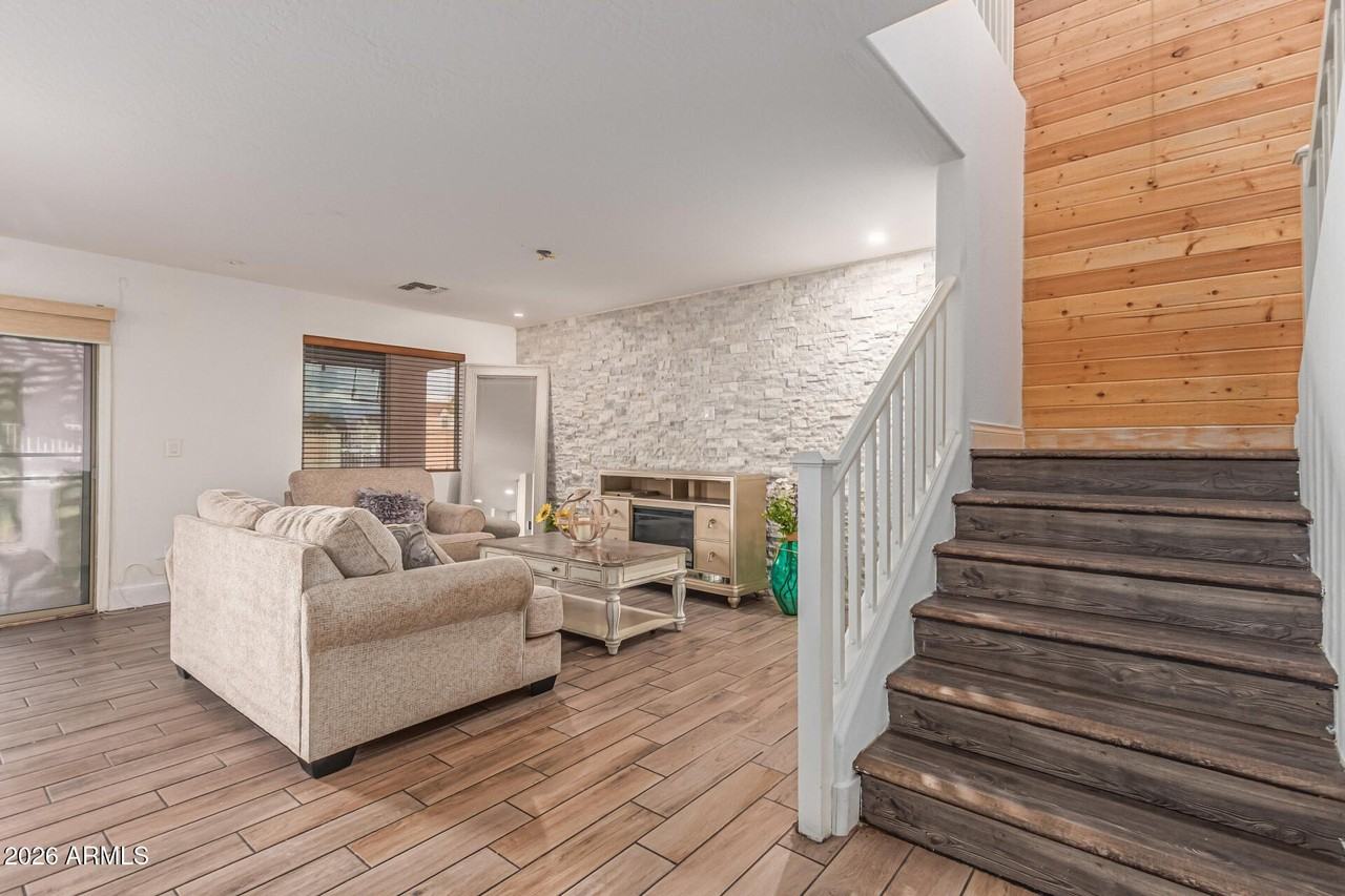 11114 W Pierson St - Photo 7 of 49