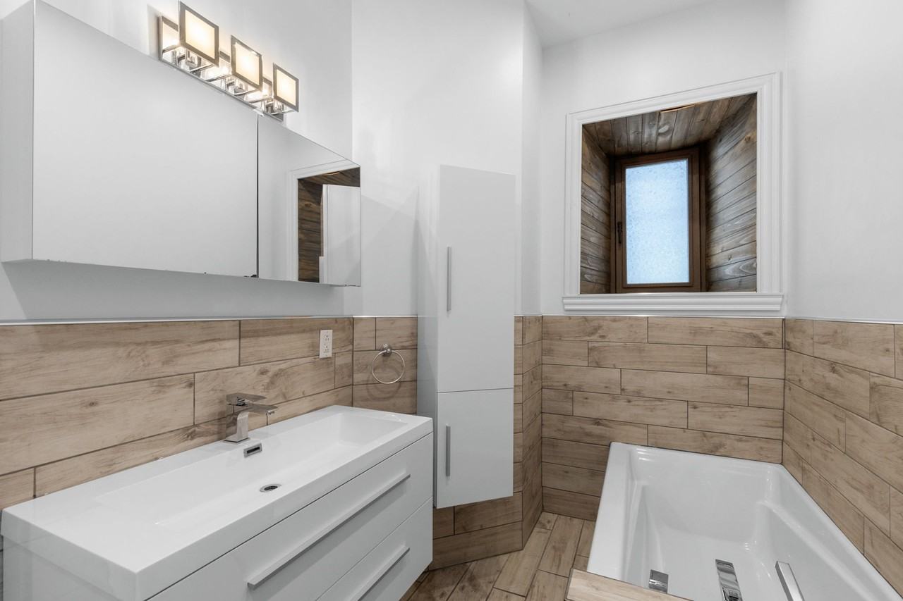 1013 Rue Saint-Hubert - Photo 2 of 18