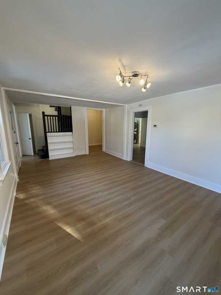 473 Amity Rd - Photo 6 of 16