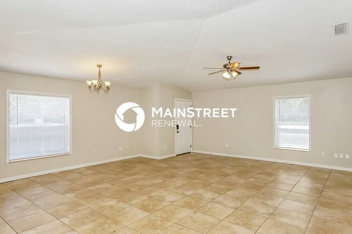 824 Pinewood St - Photo 4 of 16