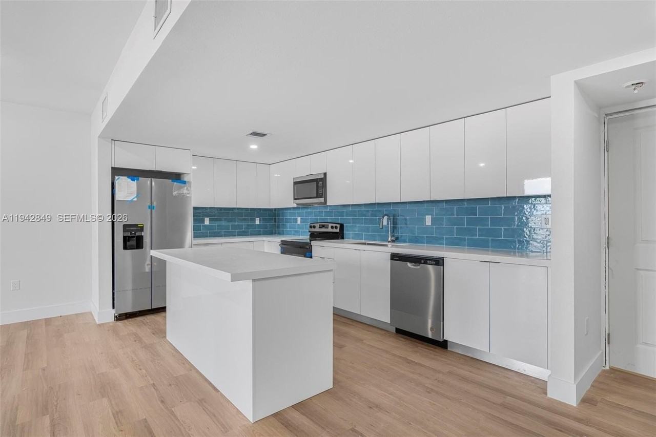 16955 Sw 100th Ave #9 - Photo 3 of 17