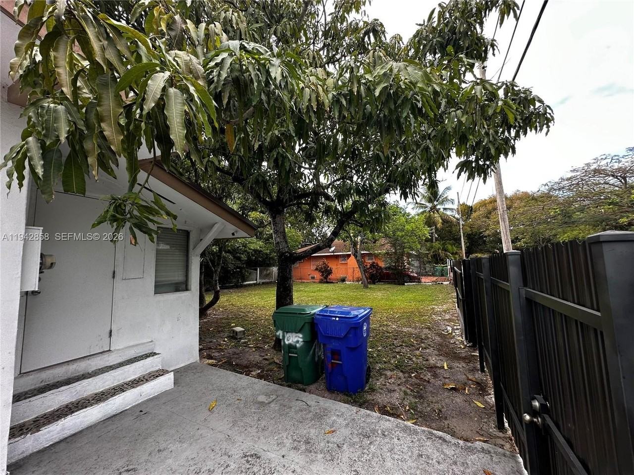 105 Nw 31st St #1 - Photo 2 of 24