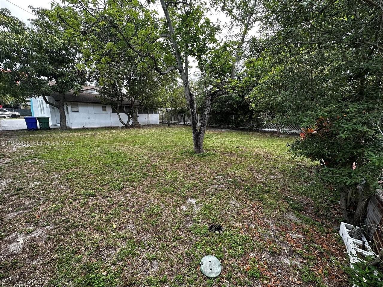 105 Nw 31st St #1 - Photo 3 of 24