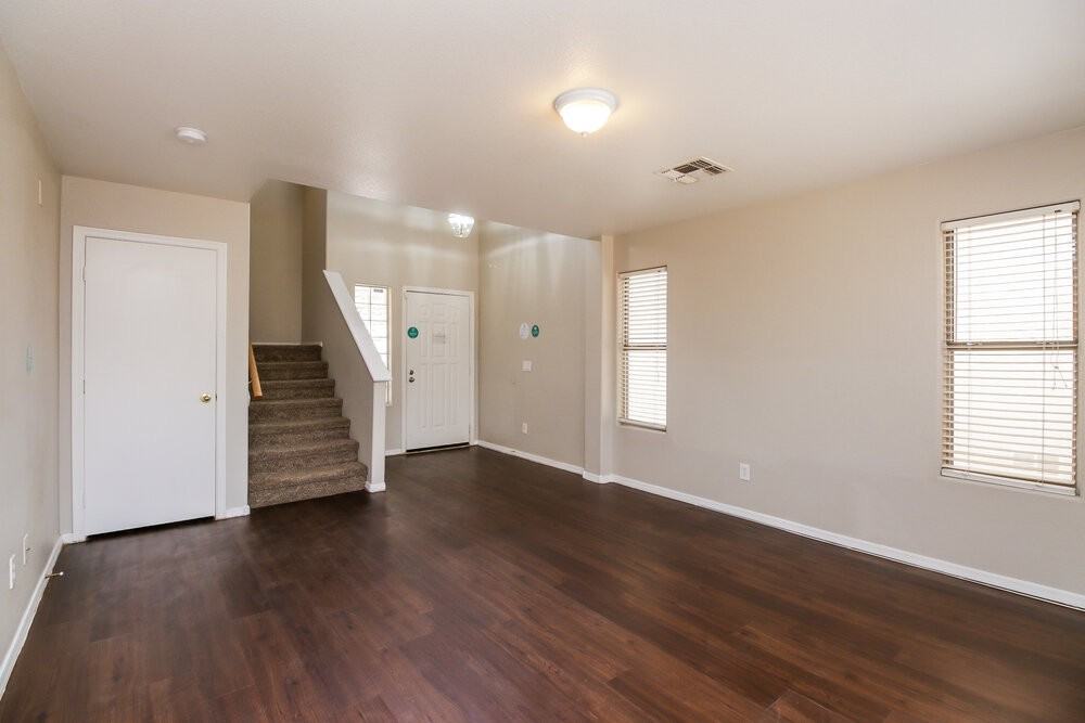 12925 W Holly St - Photo 4 of 17