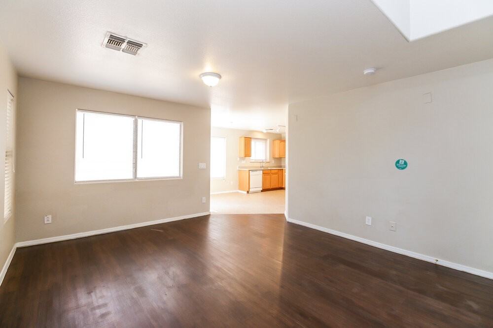 12925 W Holly St - Photo 5 of 17