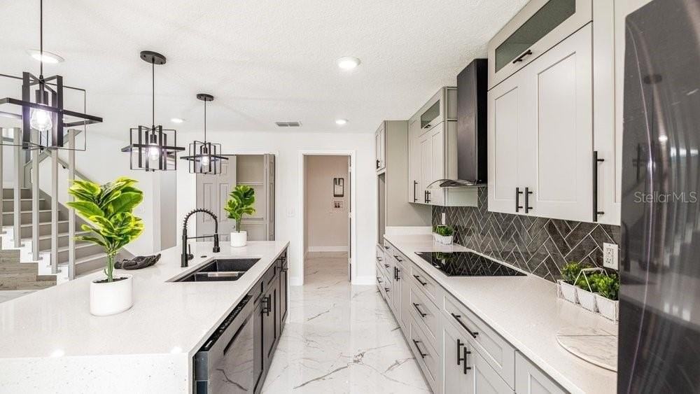 1414 E Harding St - Photo 4 of 32