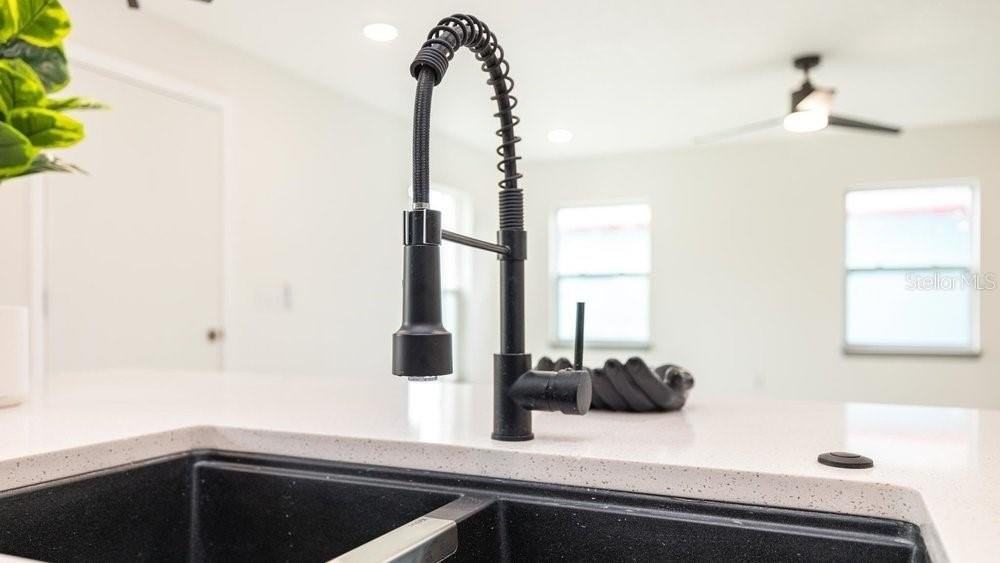 1414 E Harding St - Photo 7 of 32