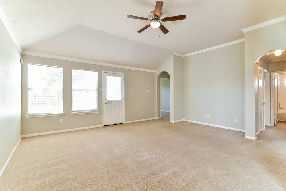 5811 Ridgebluff Ln - Photo 2 of 15