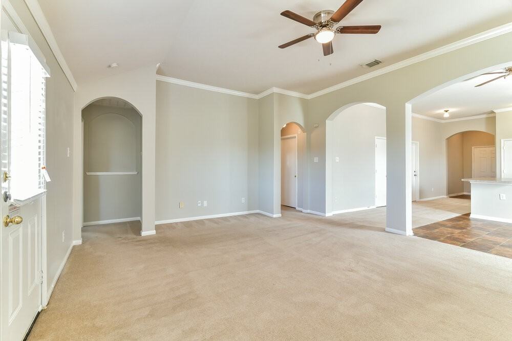 5811 Ridgebluff Ln - Photo 4 of 15