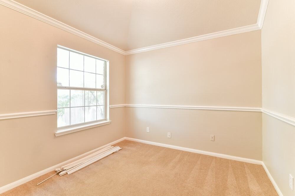 5811 Ridgebluff Ln - Photo 5 of 15