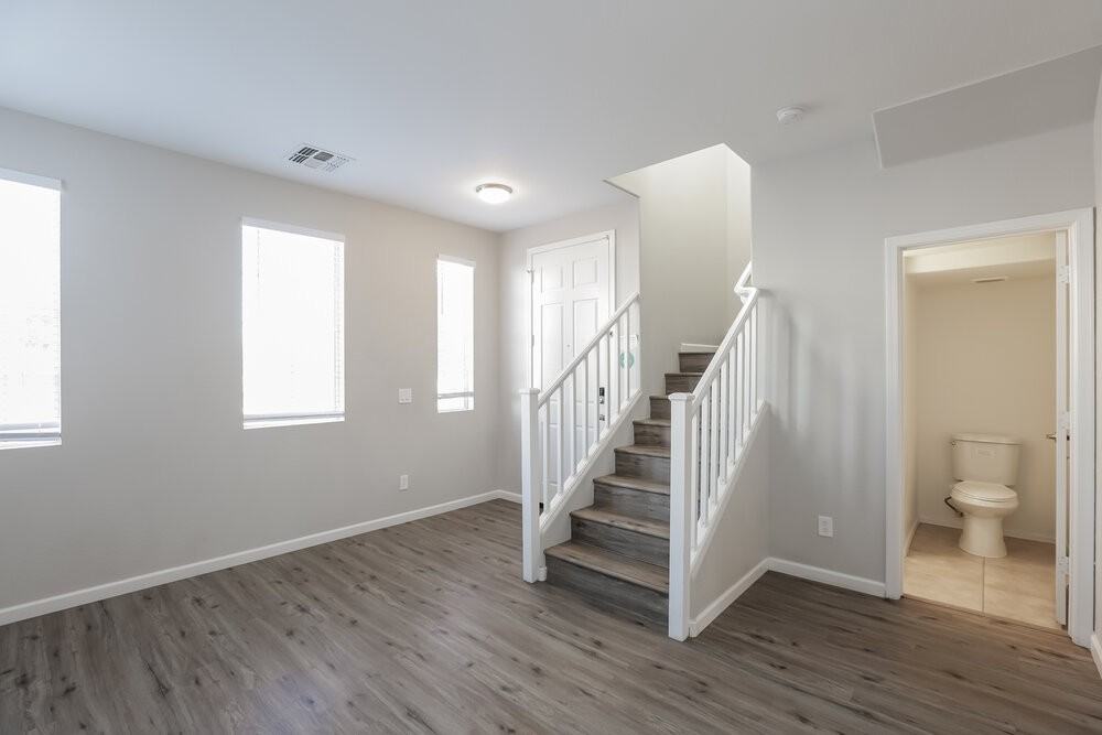 5211 W Burton Dr - Photo 5 of 17