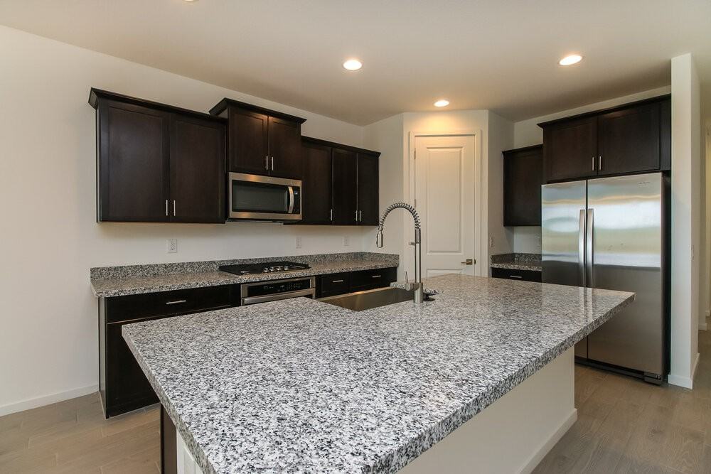 11008 S 56th Ln - Photo 6 of 16