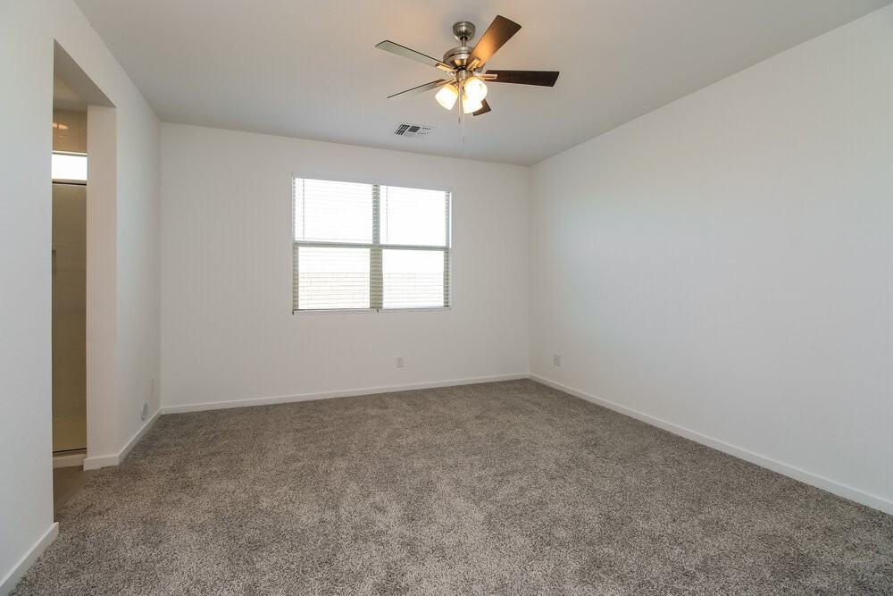 11008 S 56th Ln - Photo 7 of 16